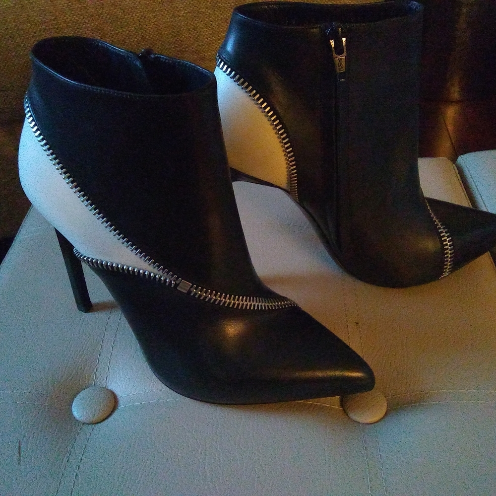 Yves Saint Laurent Black & White Ankle Bootie 5.5